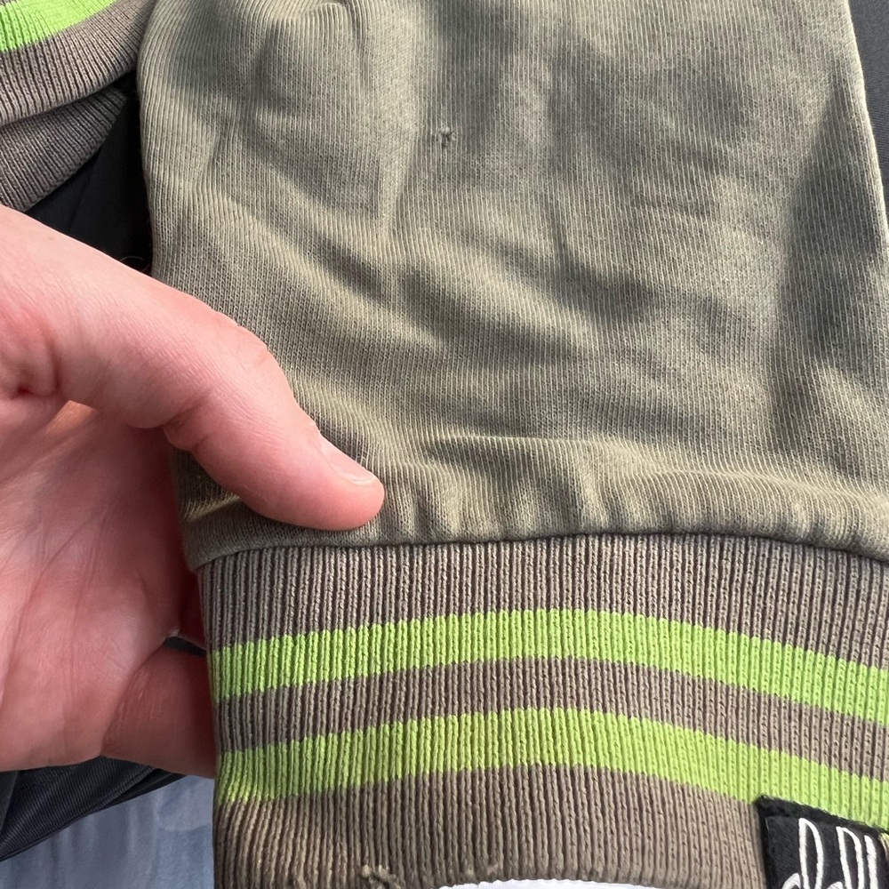 Drop dead varsity Jacket kitty brains. - Picture 4 of 5